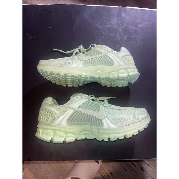 Athletic_Shoes
